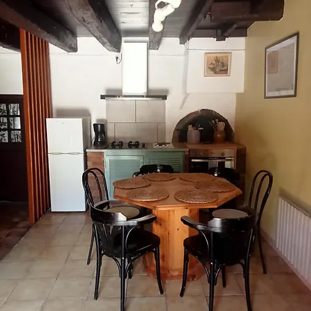 Maison En Pise * Saint-Bonnet-les-Oules